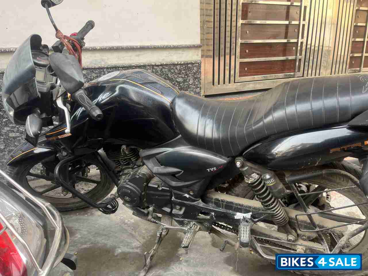 Black TVS Apache RTR 160