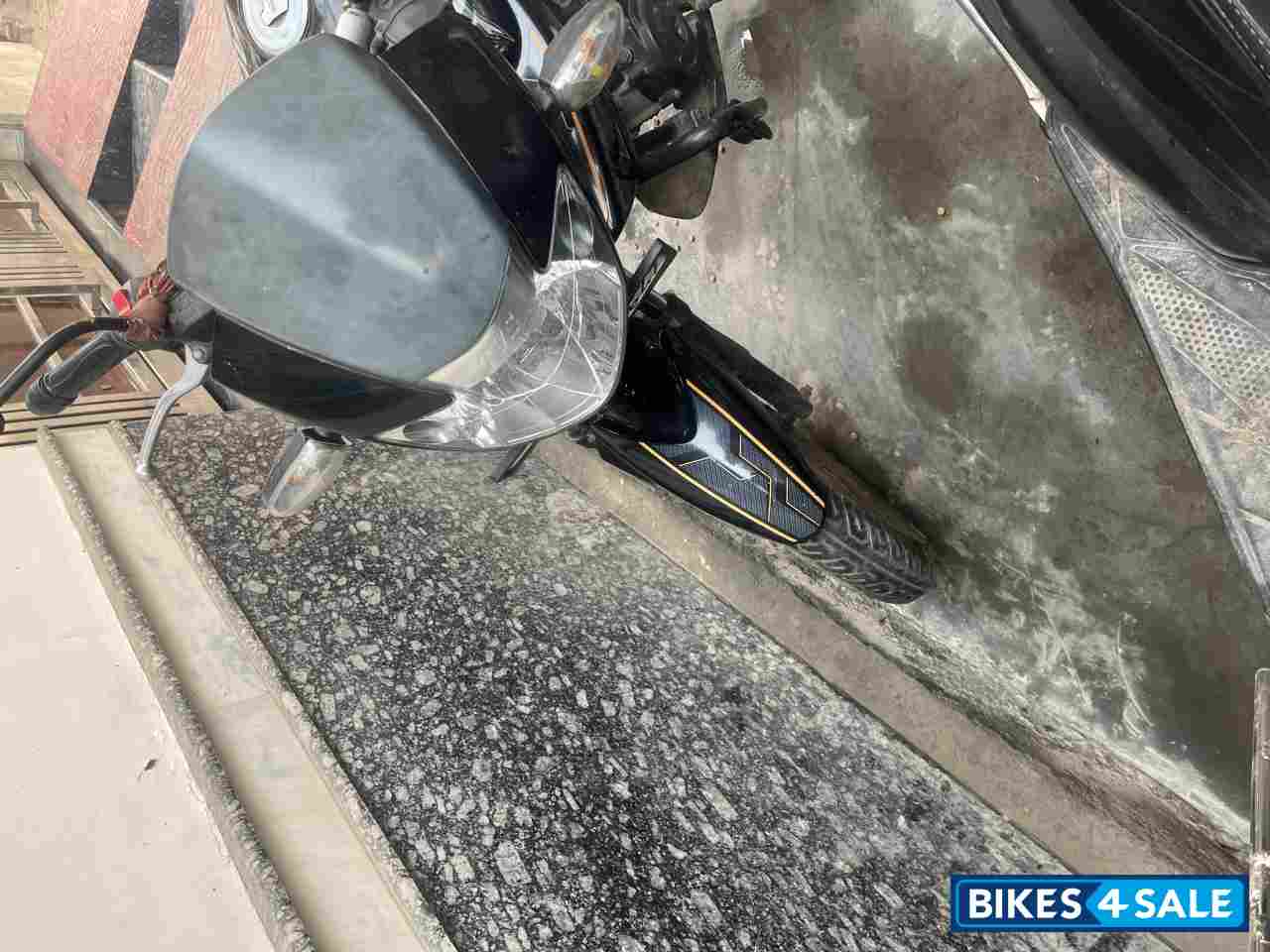 Black TVS Apache RTR 160