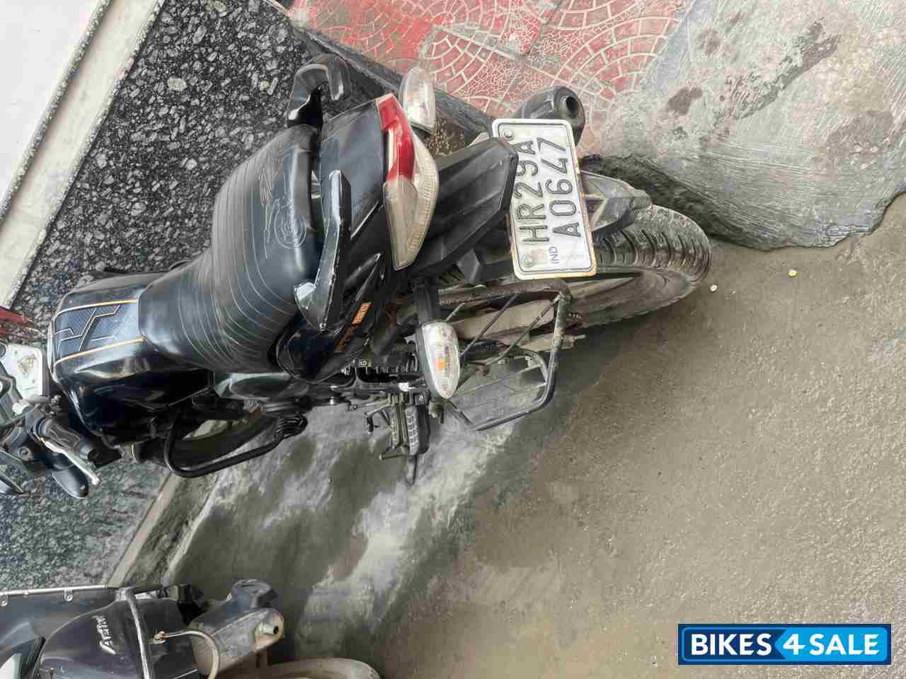 Black TVS Apache RTR 160