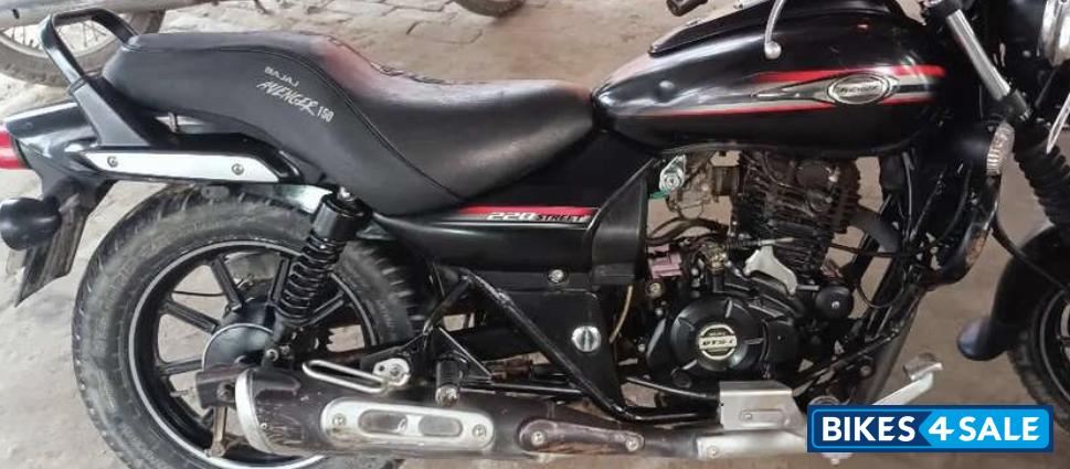 Bajaj Avenger Street 220
