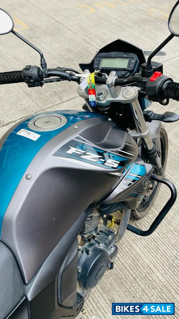 Yamaha FZ FI V2