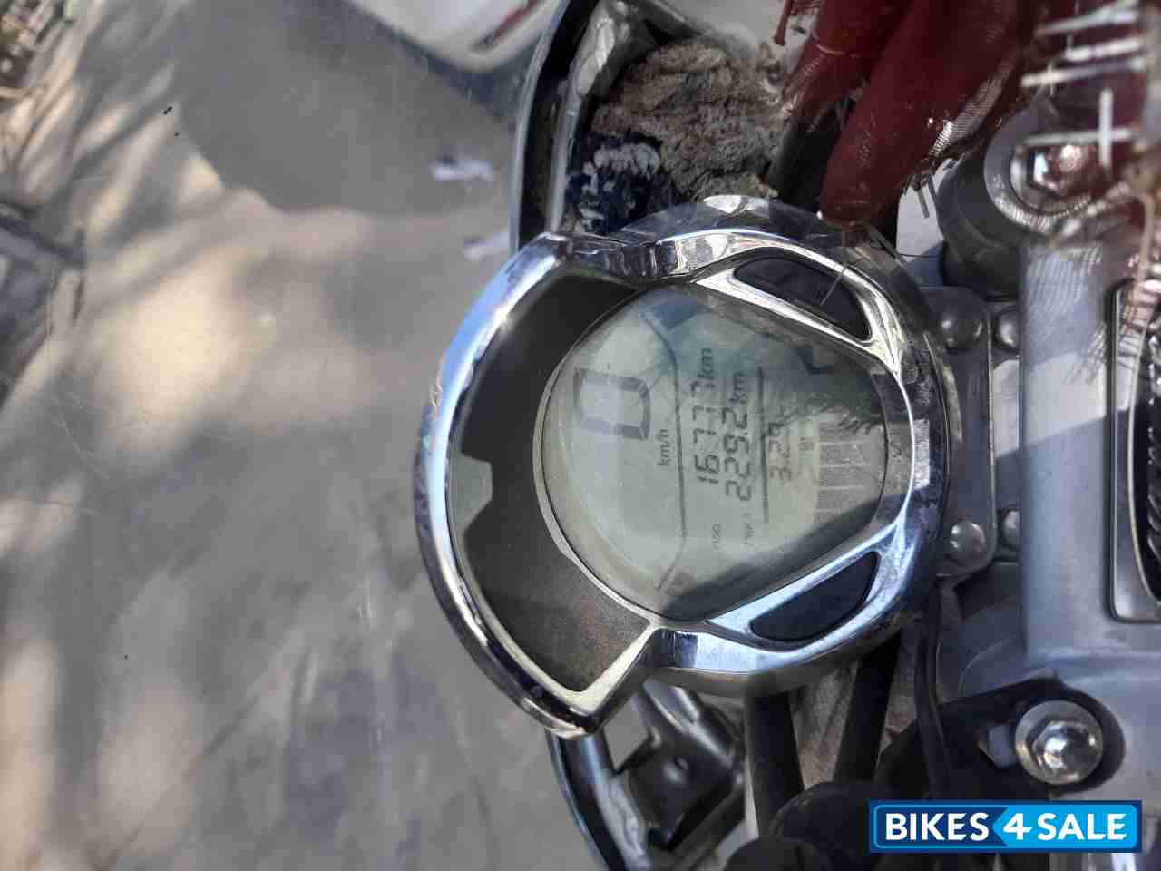 Black Bajaj Avenger Cruise 220