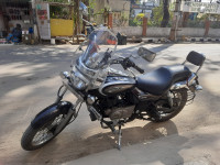Black Bajaj Avenger Cruise 220
