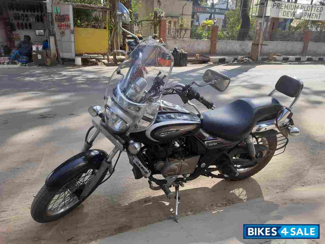 Black Bajaj Avenger Cruise 220