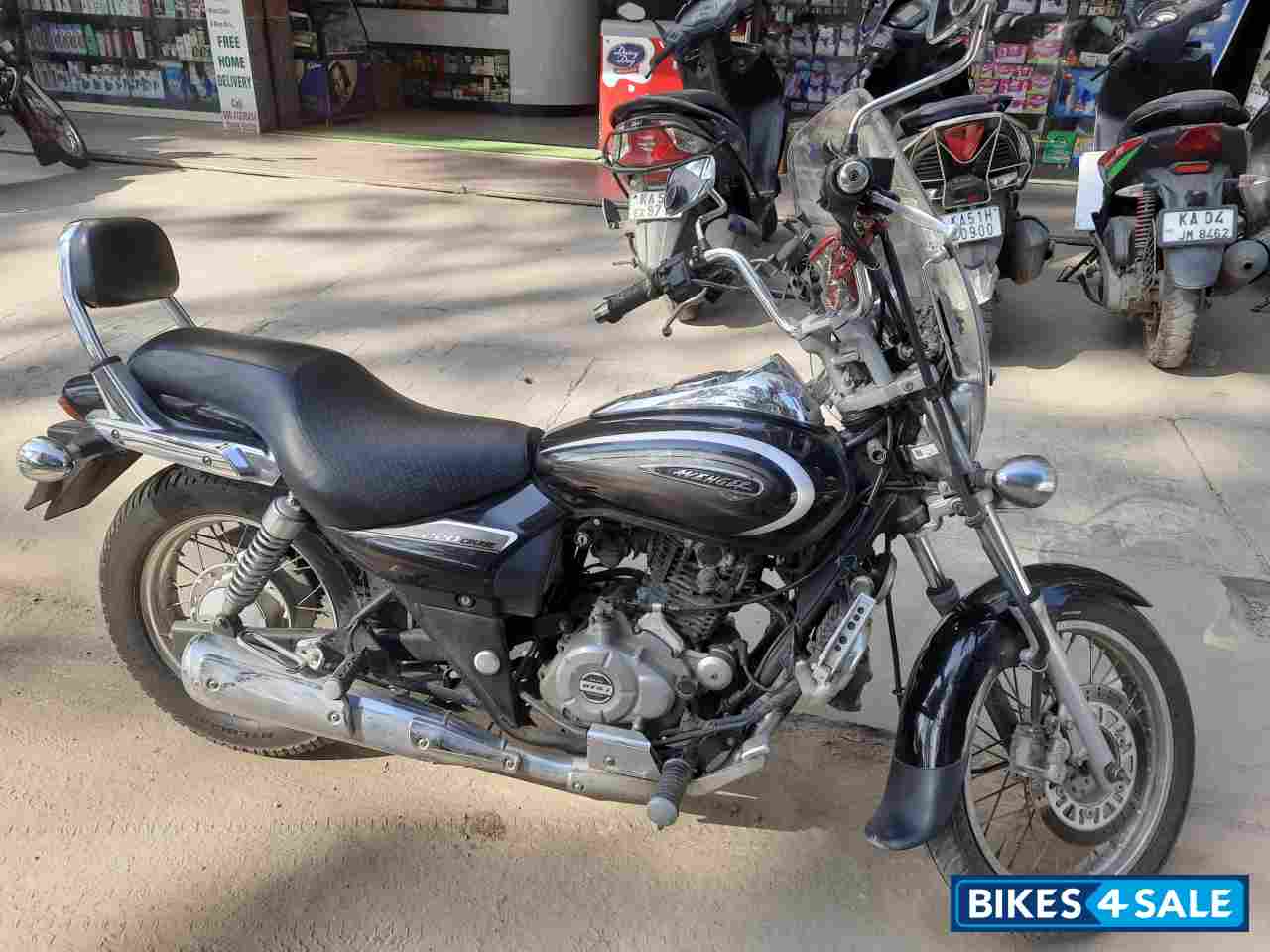 Black Bajaj Avenger Cruise 220