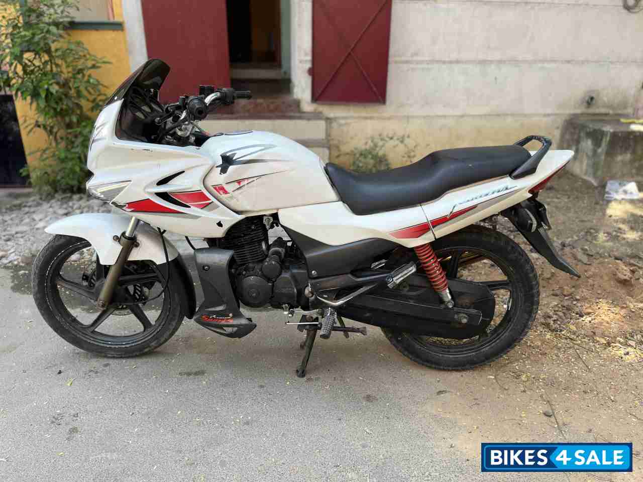 White Hero Karizma R