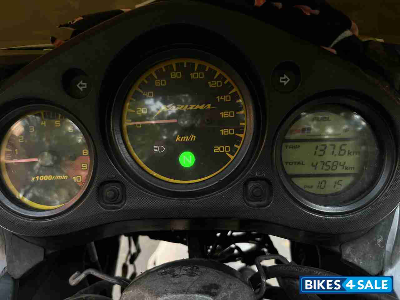 White Hero Karizma R