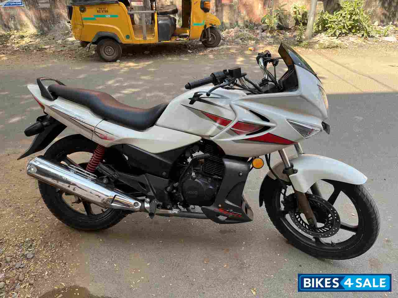 White Hero Karizma R