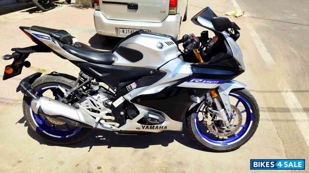 Matalic Grey Yamaha YZF R1M