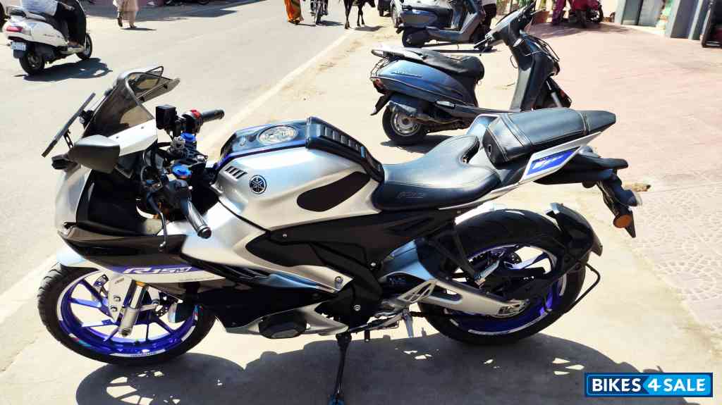 Matalic Grey Yamaha YZF R1M