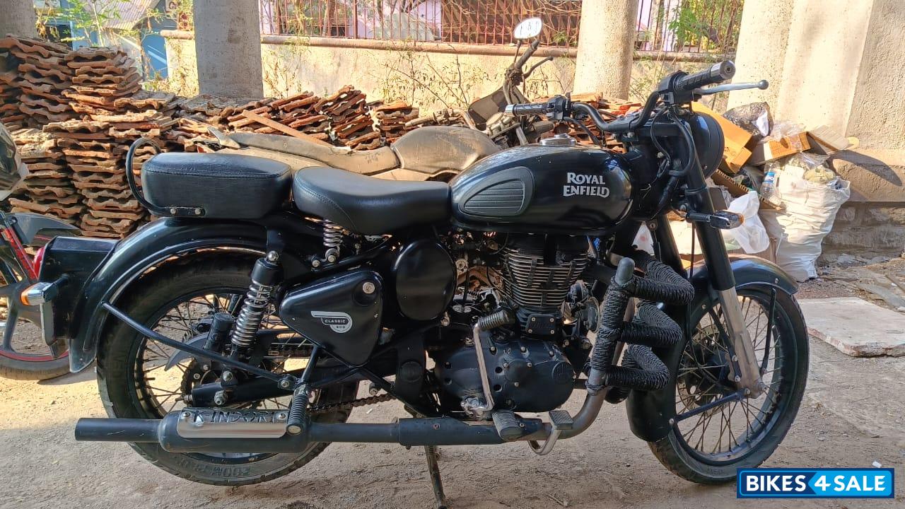 Royal Enfield Classic Stealth Black