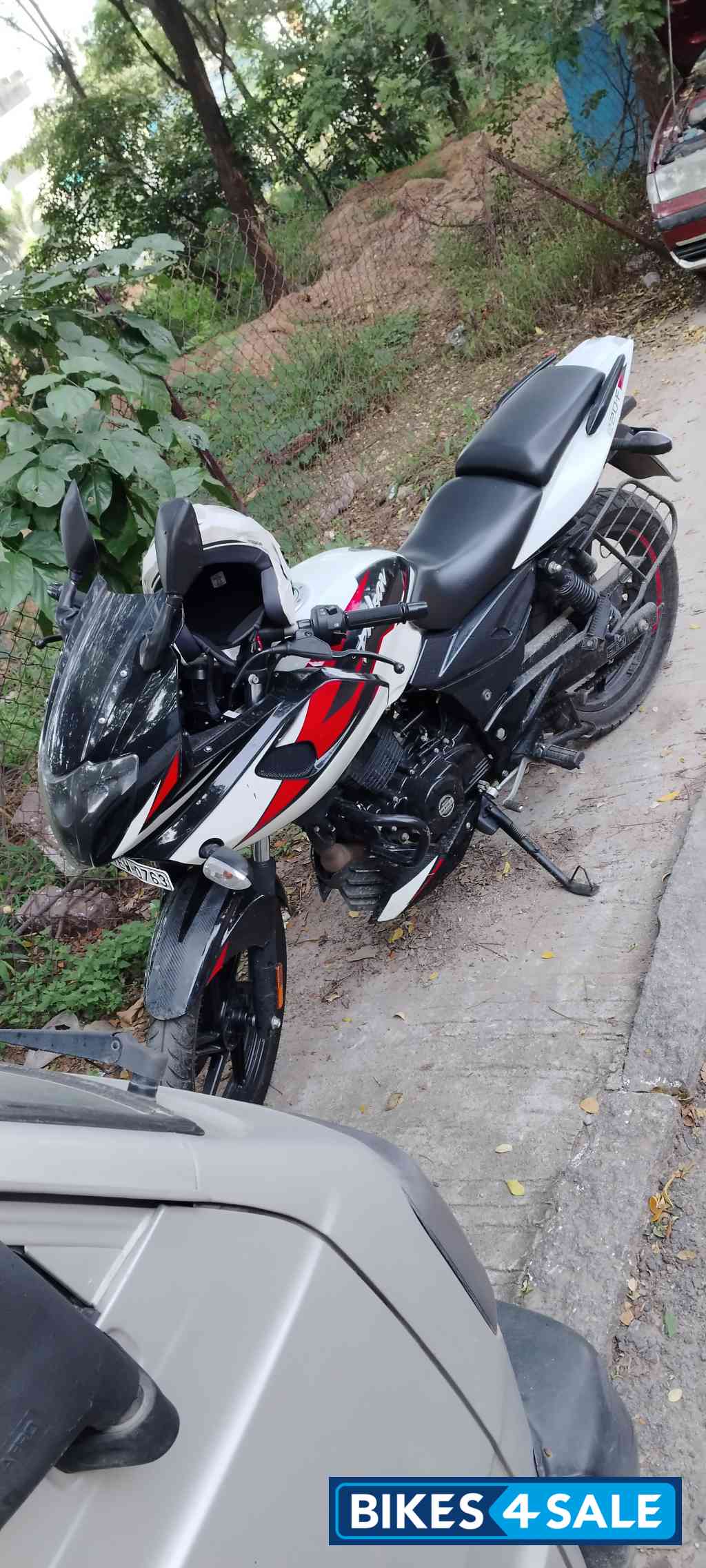Bajaj Pulsar 220F