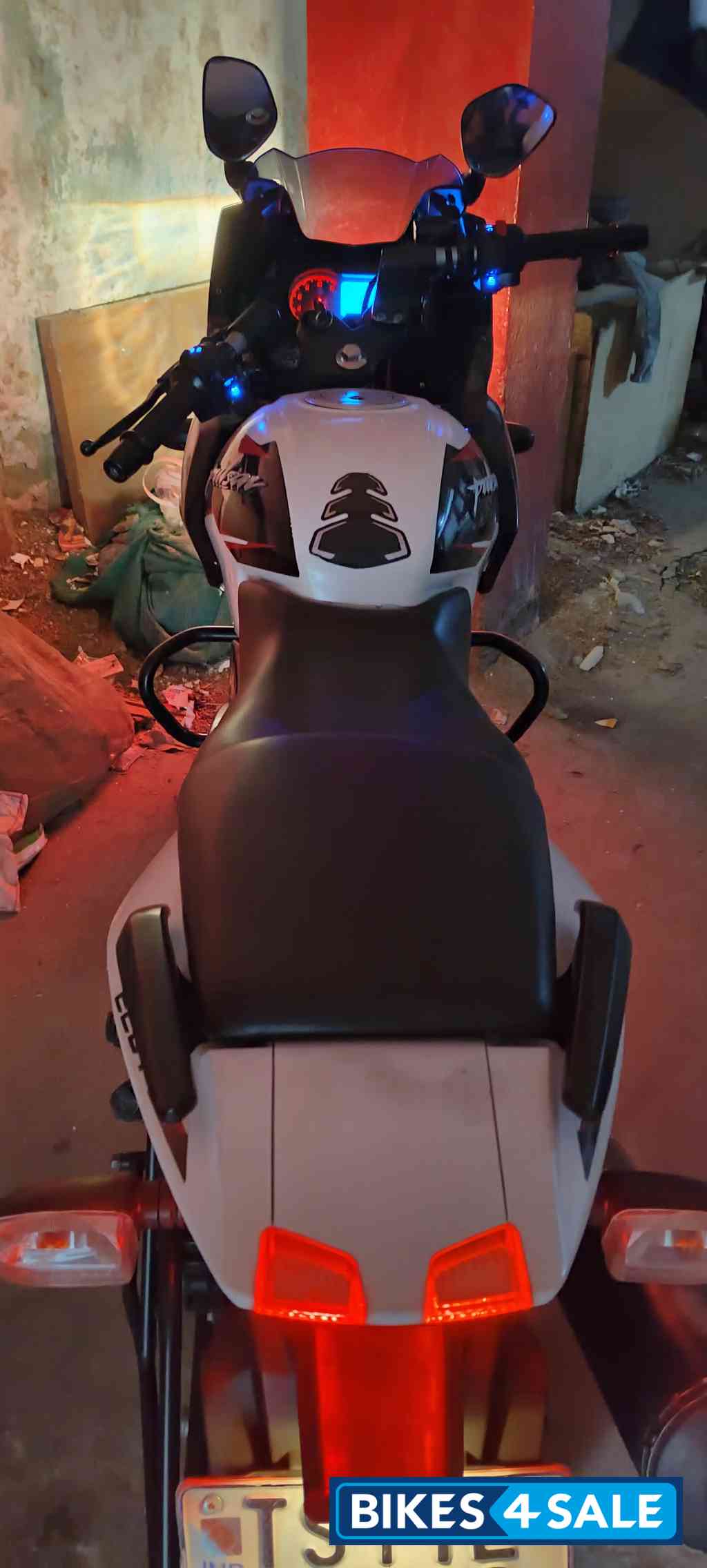 Bajaj Pulsar 220F