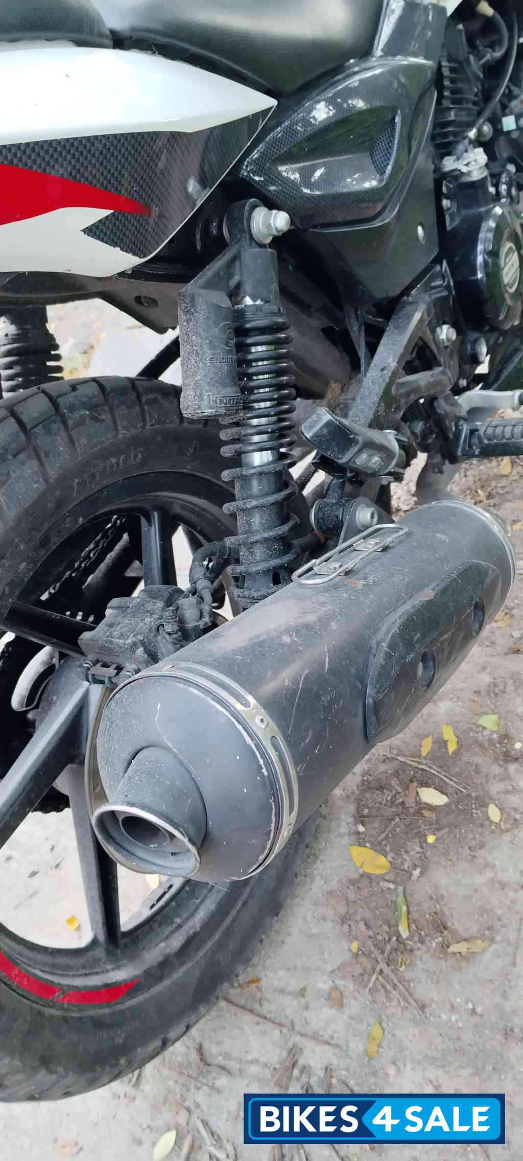 Bajaj Pulsar 220F