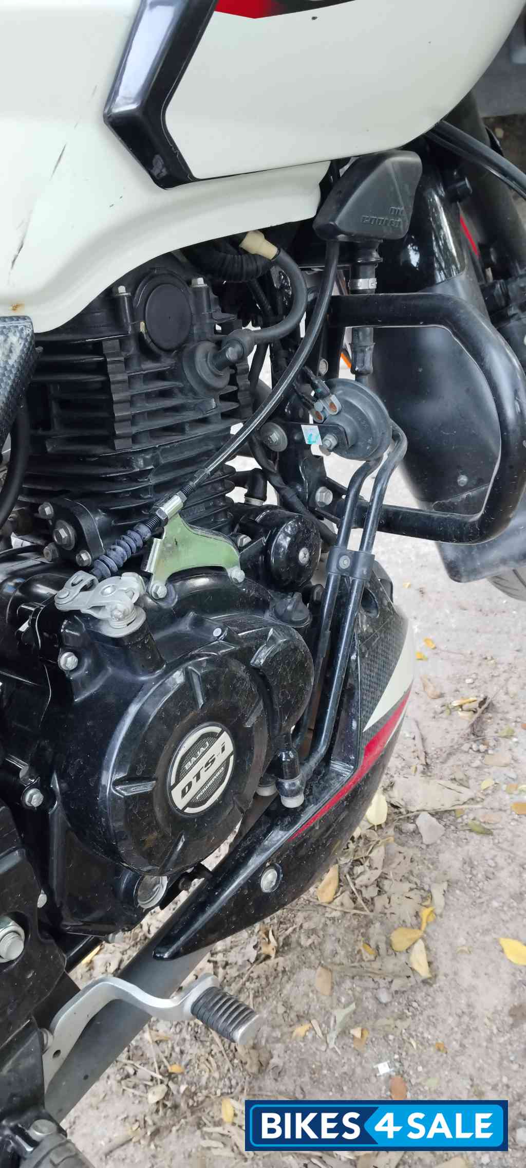 Bajaj Pulsar 220F