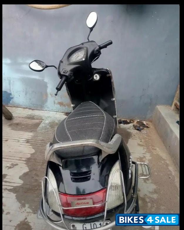 Black Honda Activa
