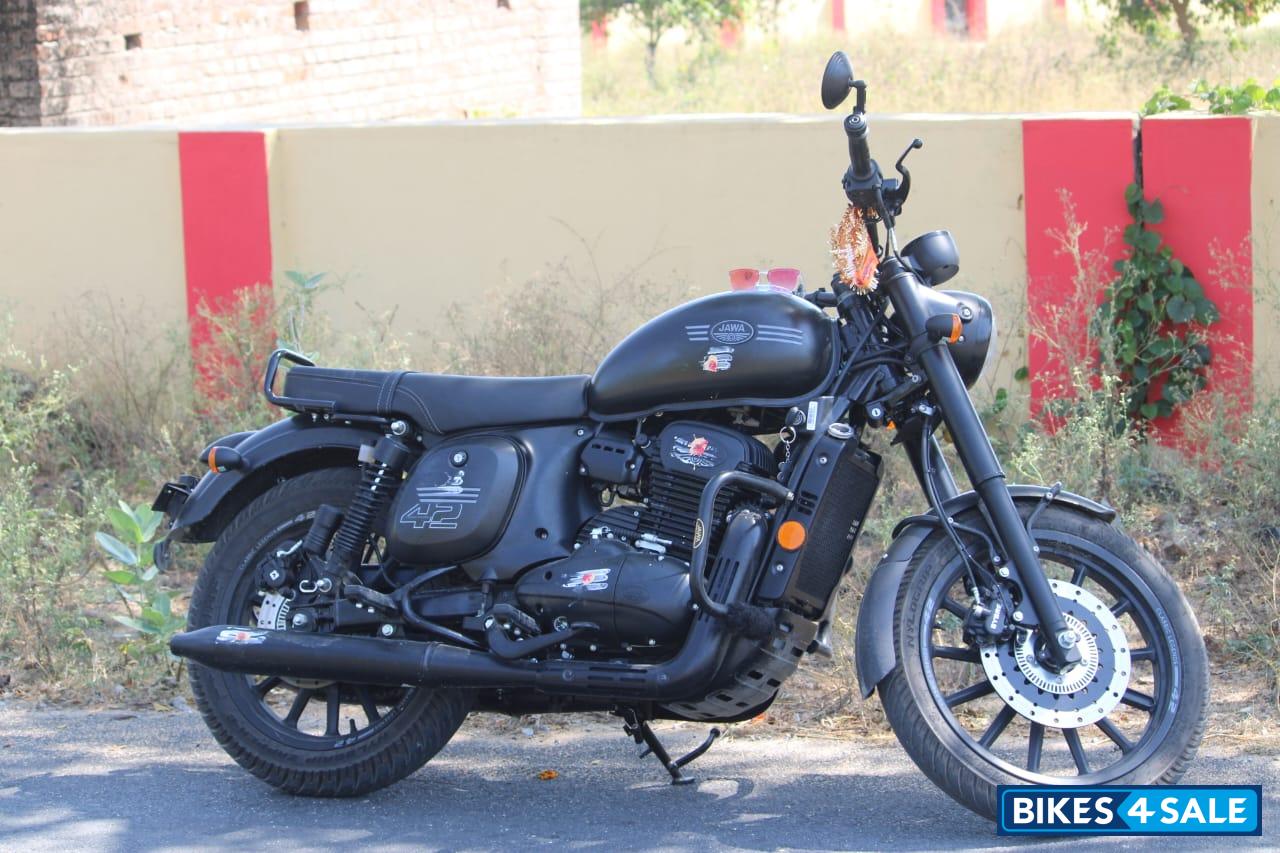 Black Jawa 350 Java 42 dual ABS V1 ALISTER BLACK Black Jawa 350 Java 42 dual ABS V1 ALISTER BLACK