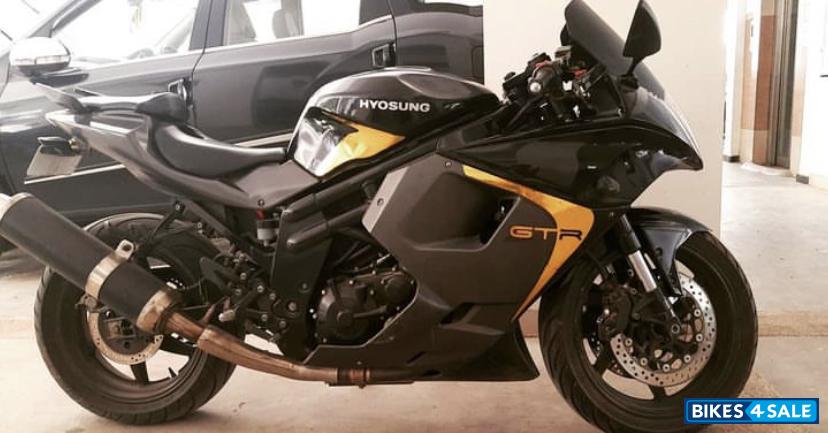 Black Hyosung GT650N