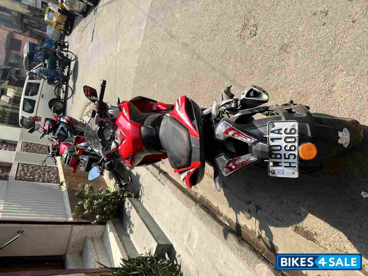 Red Bajaj Pulsar RS 200