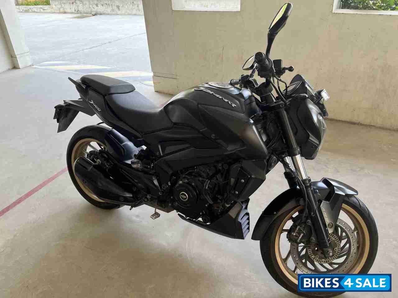 Matt Black Bajaj Dominar 400 Disc