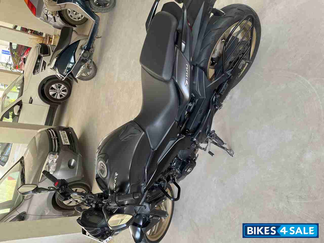 Matt Black Bajaj Dominar 400 Disc