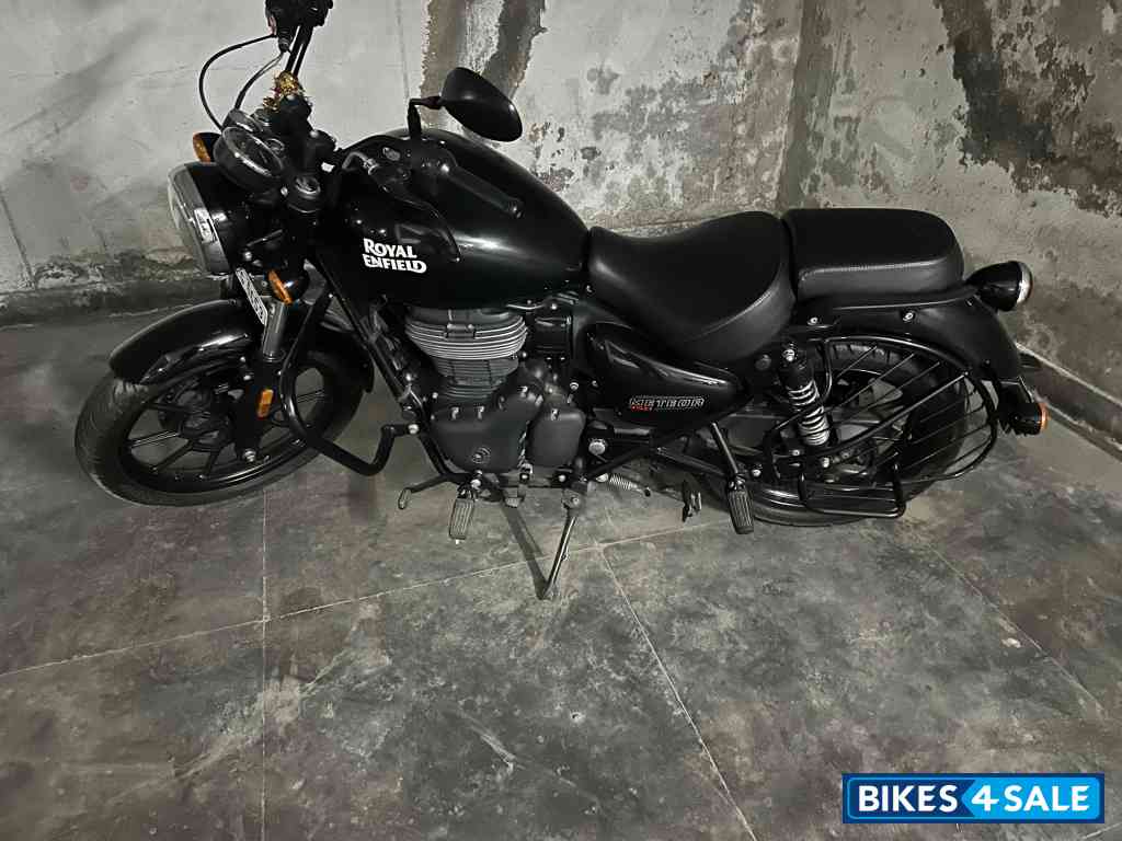 Black Royal Enfield Meteor 350 Fireball
