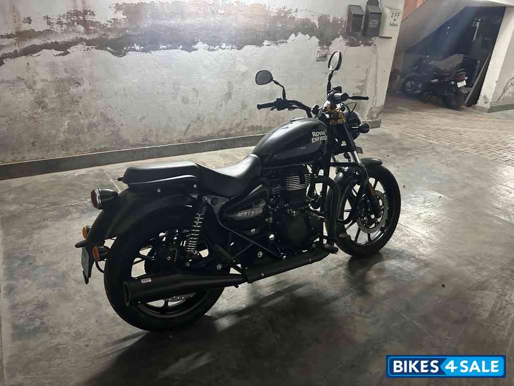 Black Royal Enfield Meteor 350 Fireball