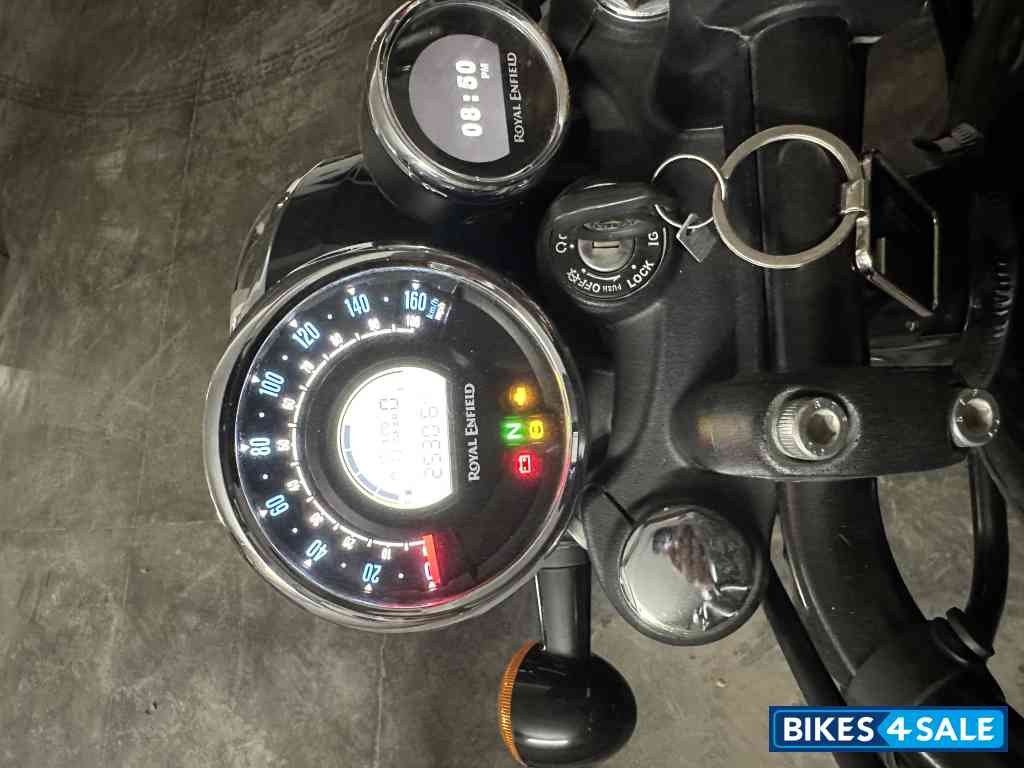 Black Royal Enfield Meteor 350 Fireball