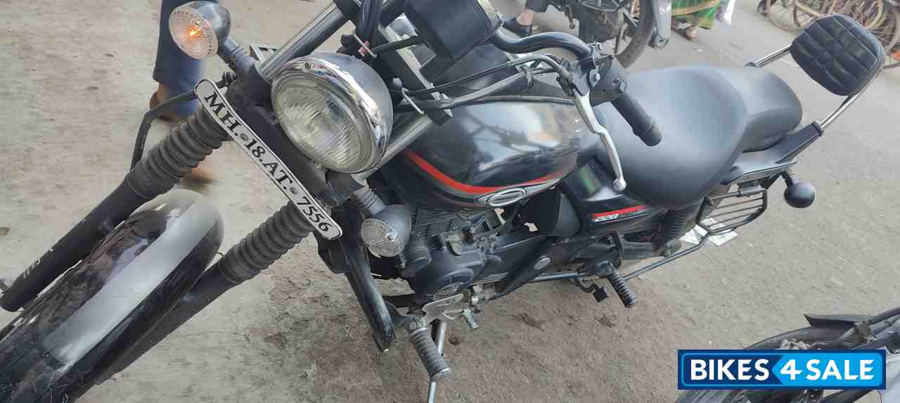 Black Bajaj Avenger Street 220