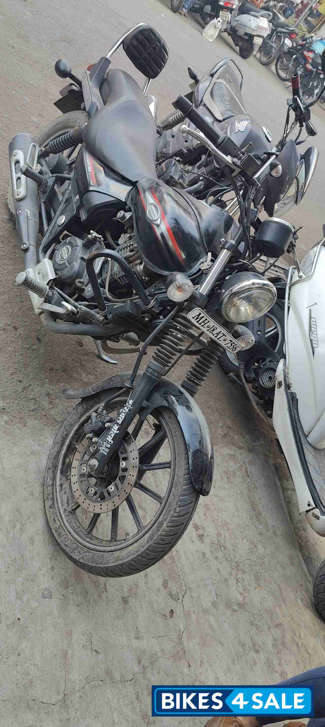 Black Bajaj Avenger Street 220