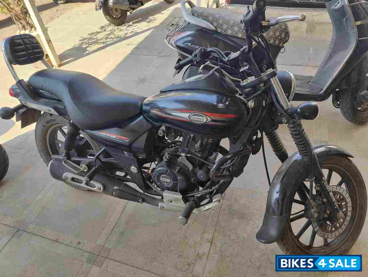 Black Bajaj Avenger Street 220