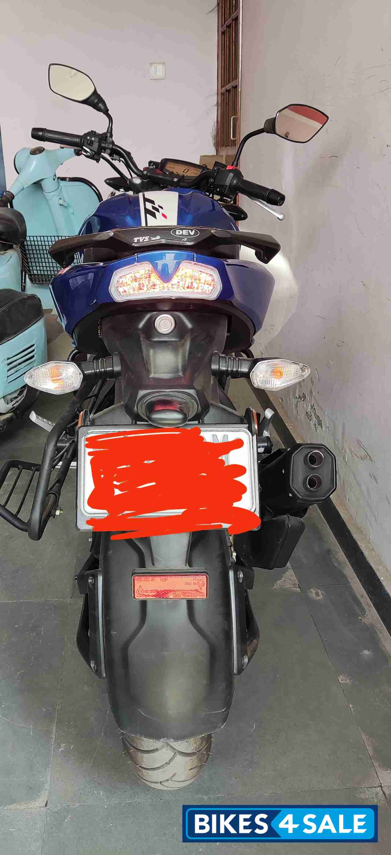 Blue TVS Apache RTR 160 4V