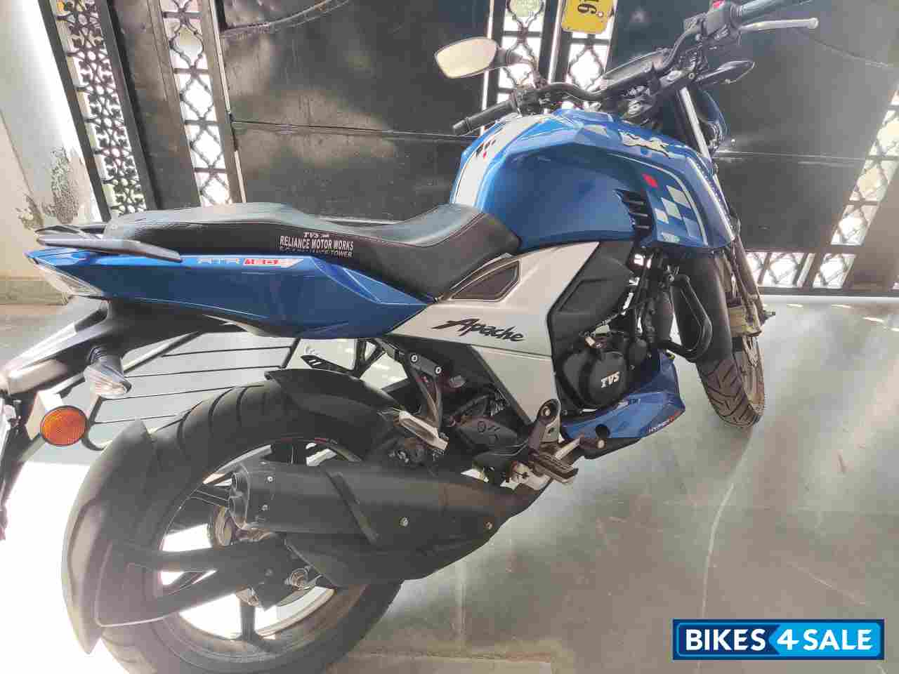 Blue TVS Apache RTR 160 4V