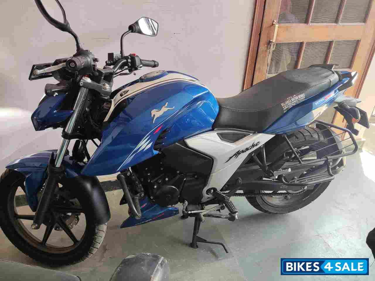 Blue TVS Apache RTR 160 4V