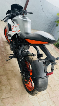 Mettalic-silver KTM RC 390 2020