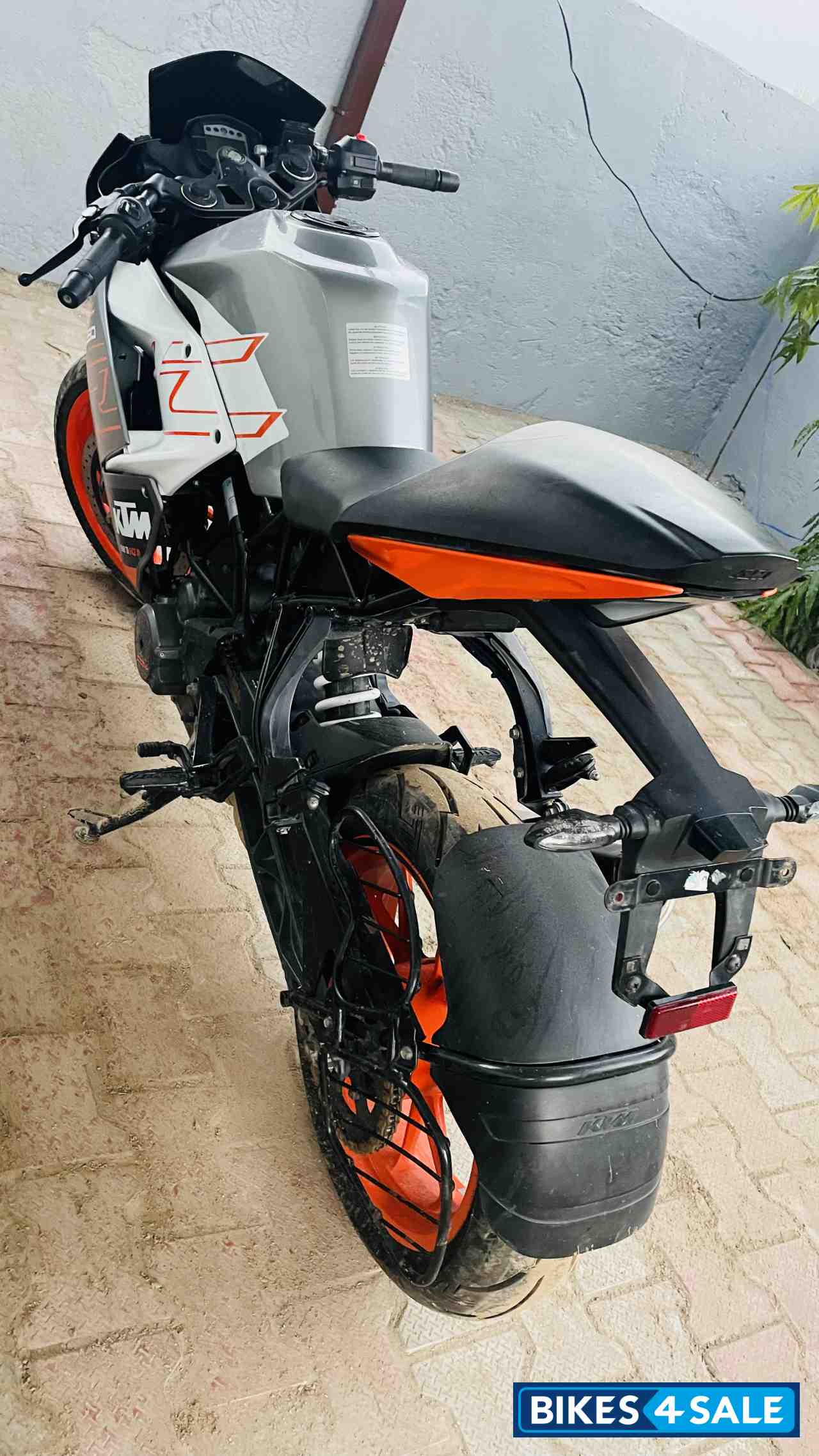 Mettalic-silver KTM RC 390 2020
