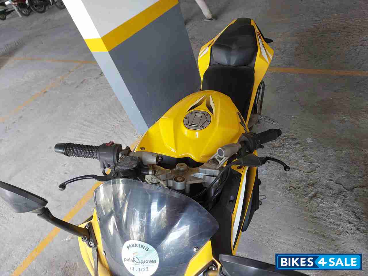 Bajaj Pulsar RS 200 ABS