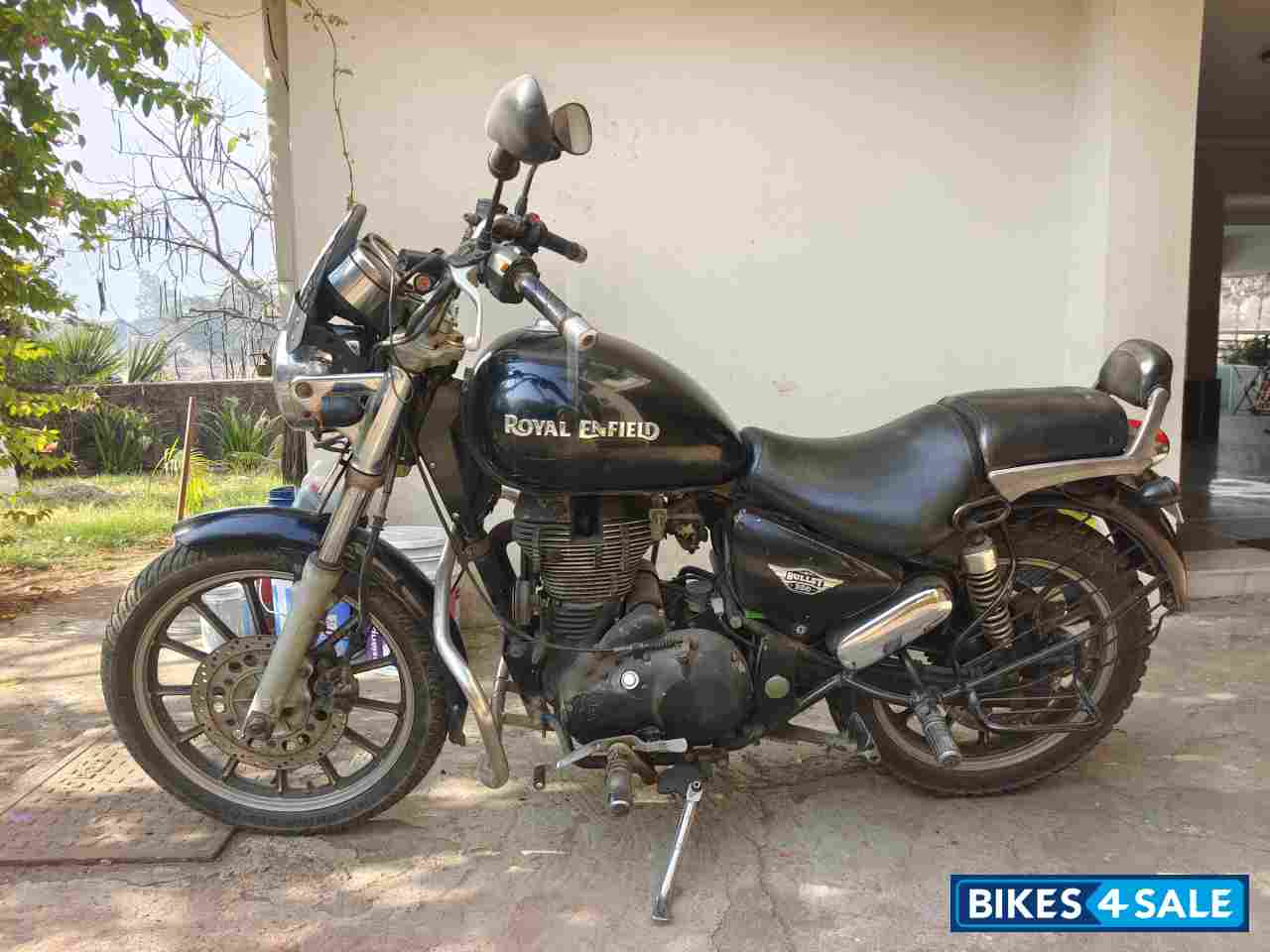 Black Royal Enfield Thunderbird 350