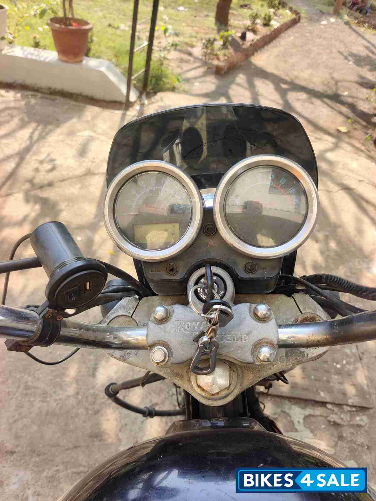 Black Royal Enfield Thunderbird 350