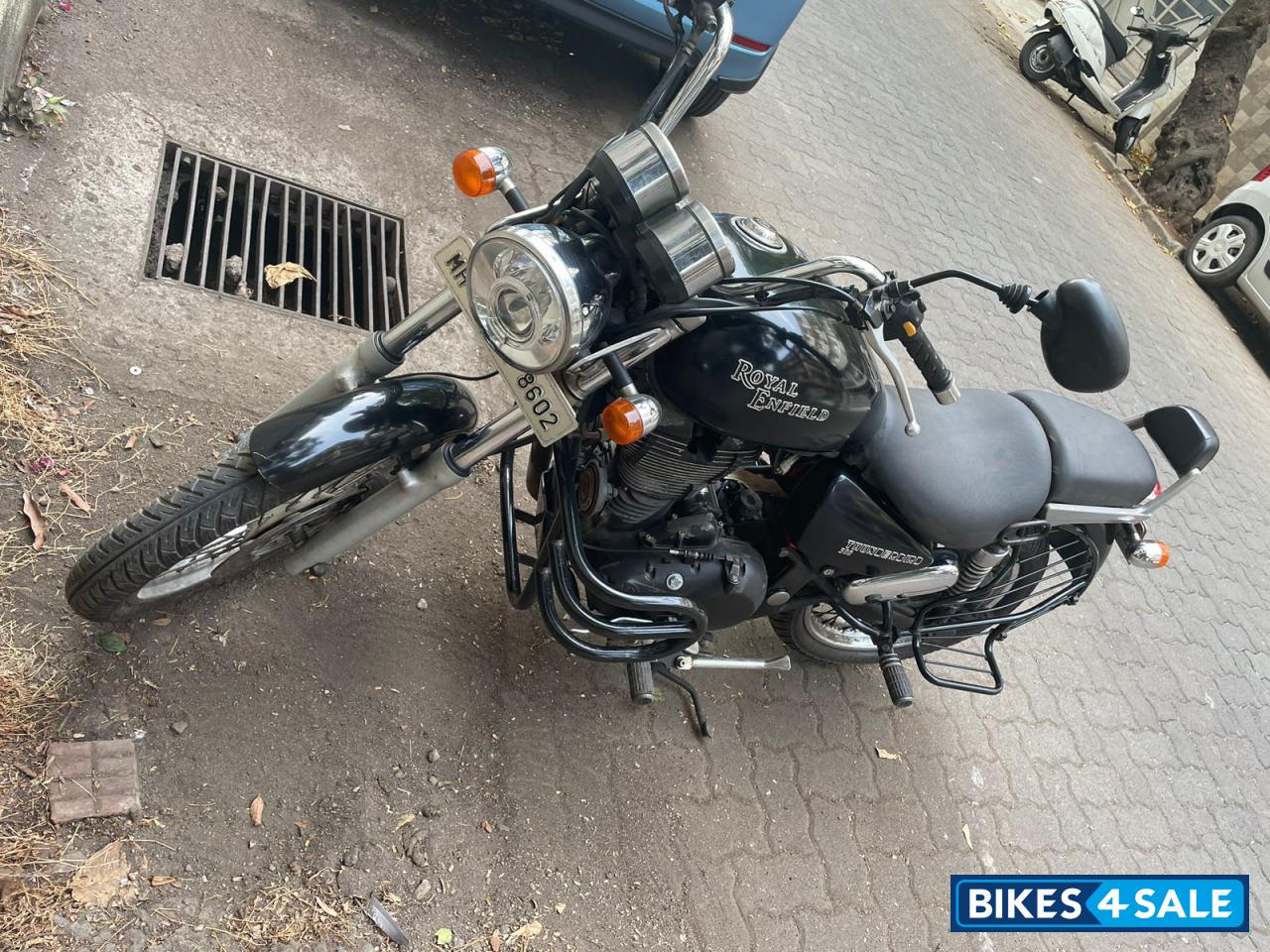 Black Royal Enfield Thunderbird 500