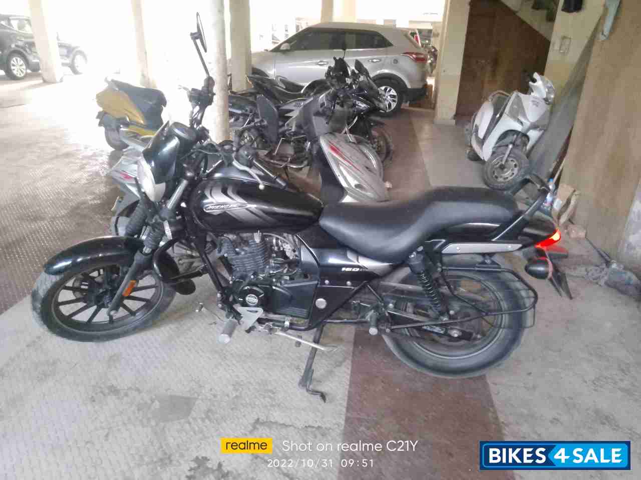 Black Bajaj Avenger Street 160
