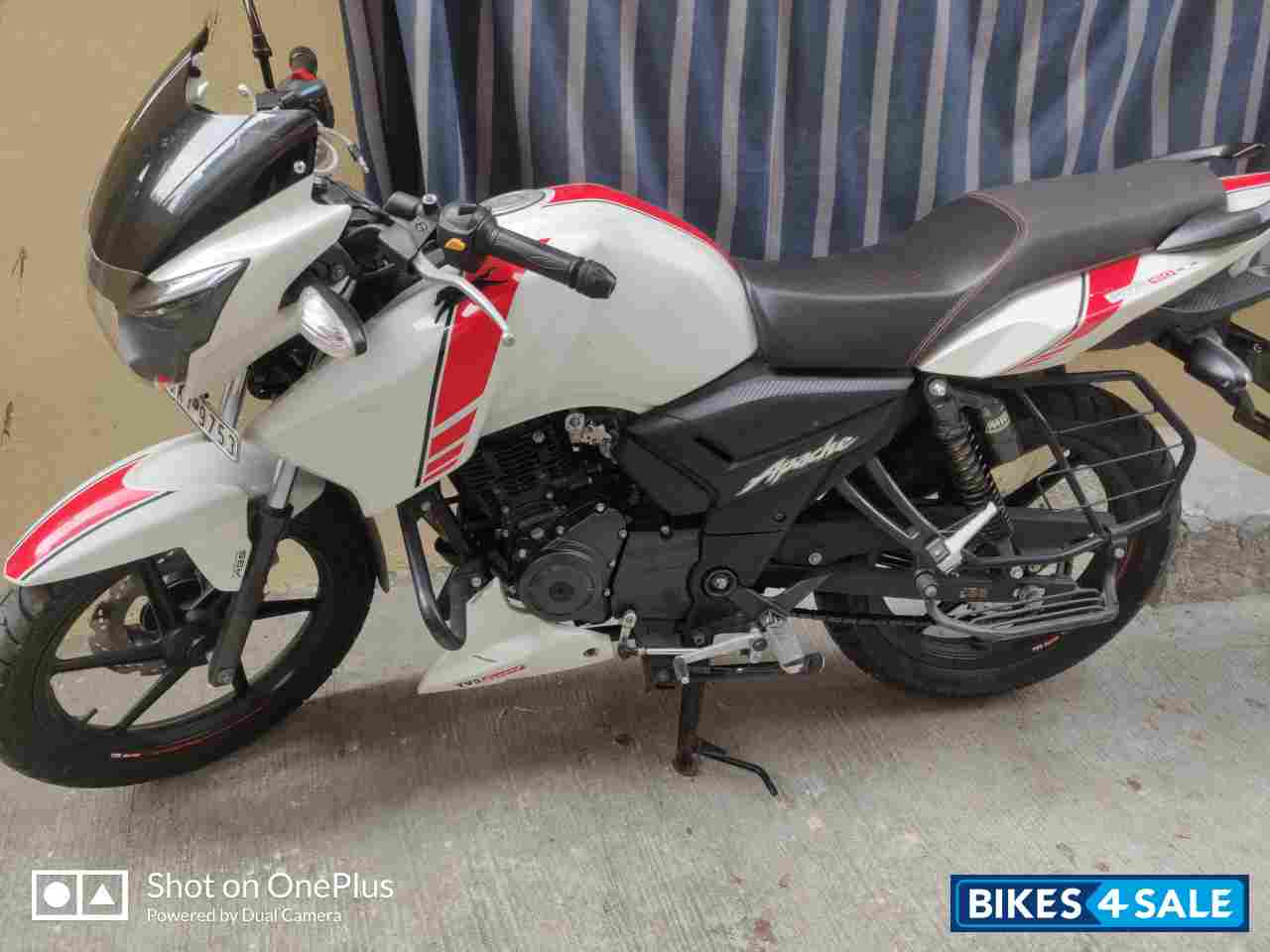 Pearl White TVS Apache RTR 160 Pearl White TVS Apache RTR 160