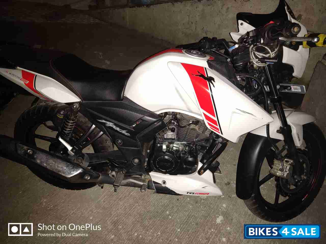 Pearl White TVS Apache RTR 160 Pearl White TVS Apache RTR 160