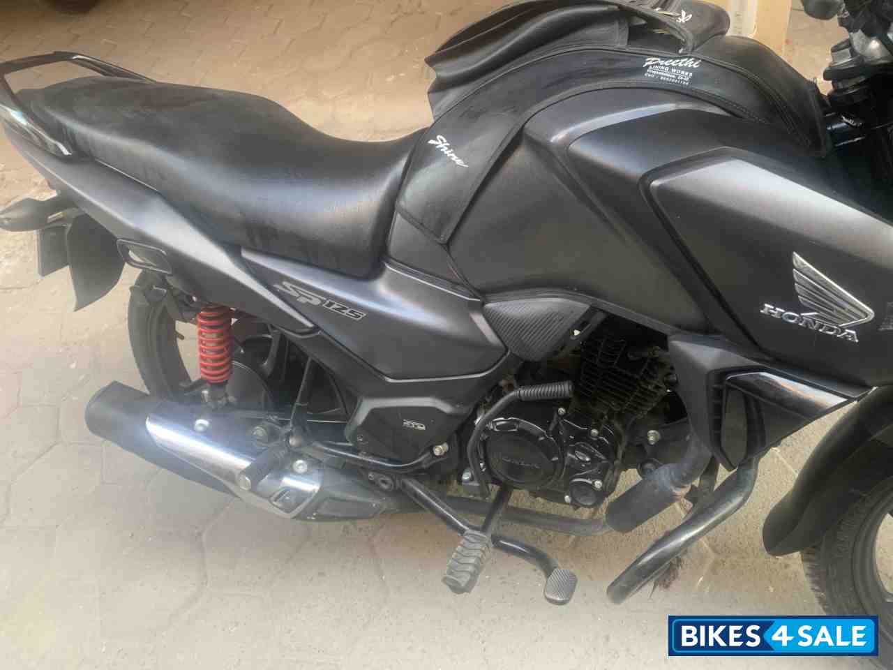 Grey Honda SP125 Grey Honda SP125