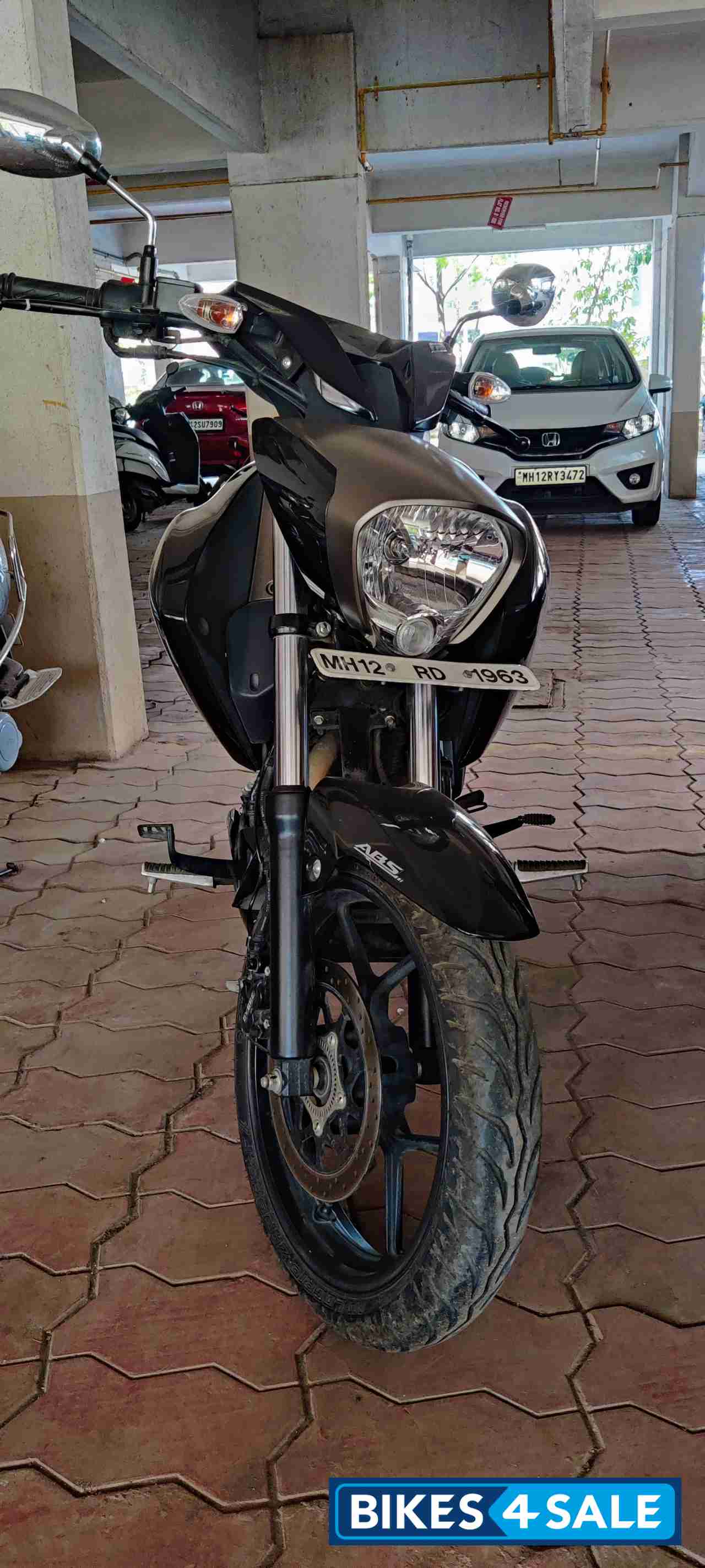 Black Suzuki Intruder 150 FI