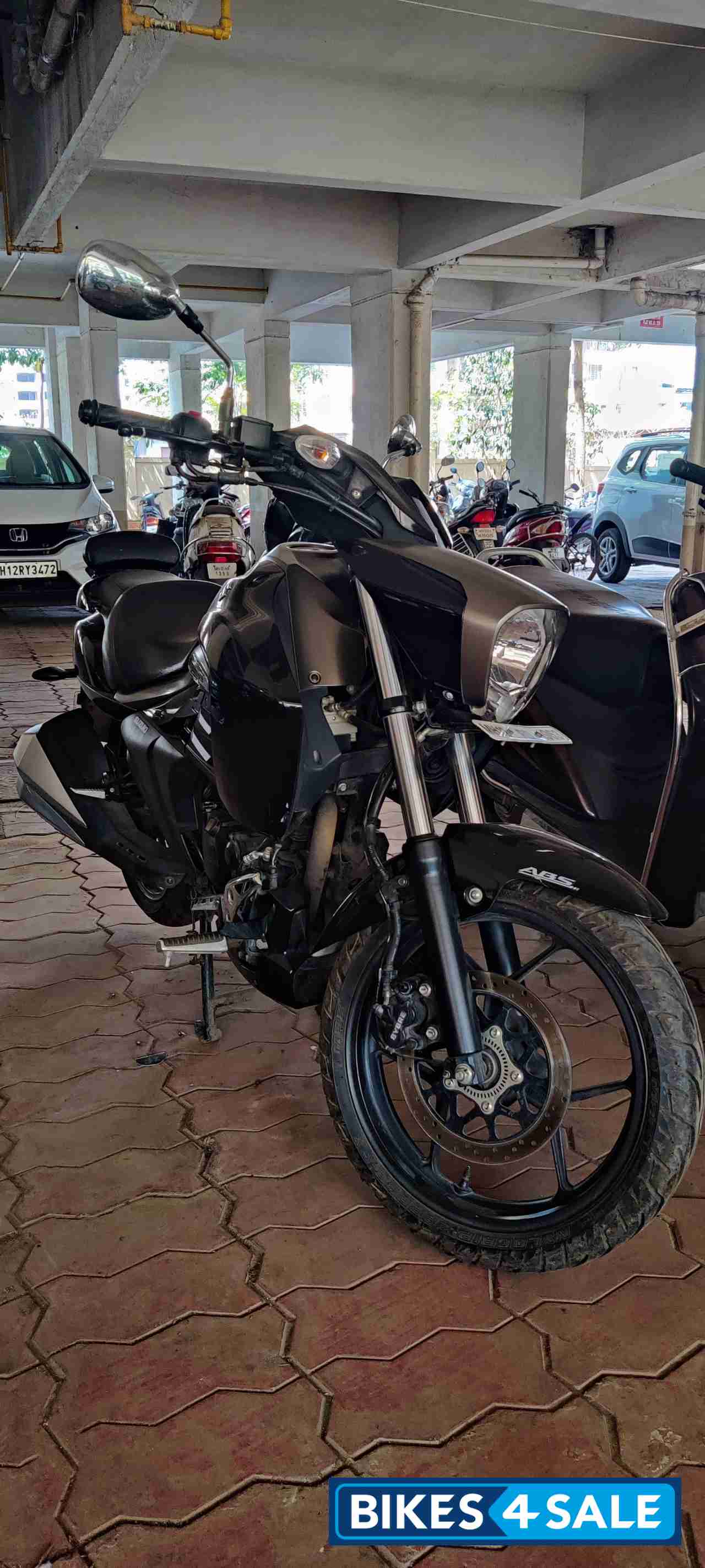 Black Suzuki Intruder 150 FI