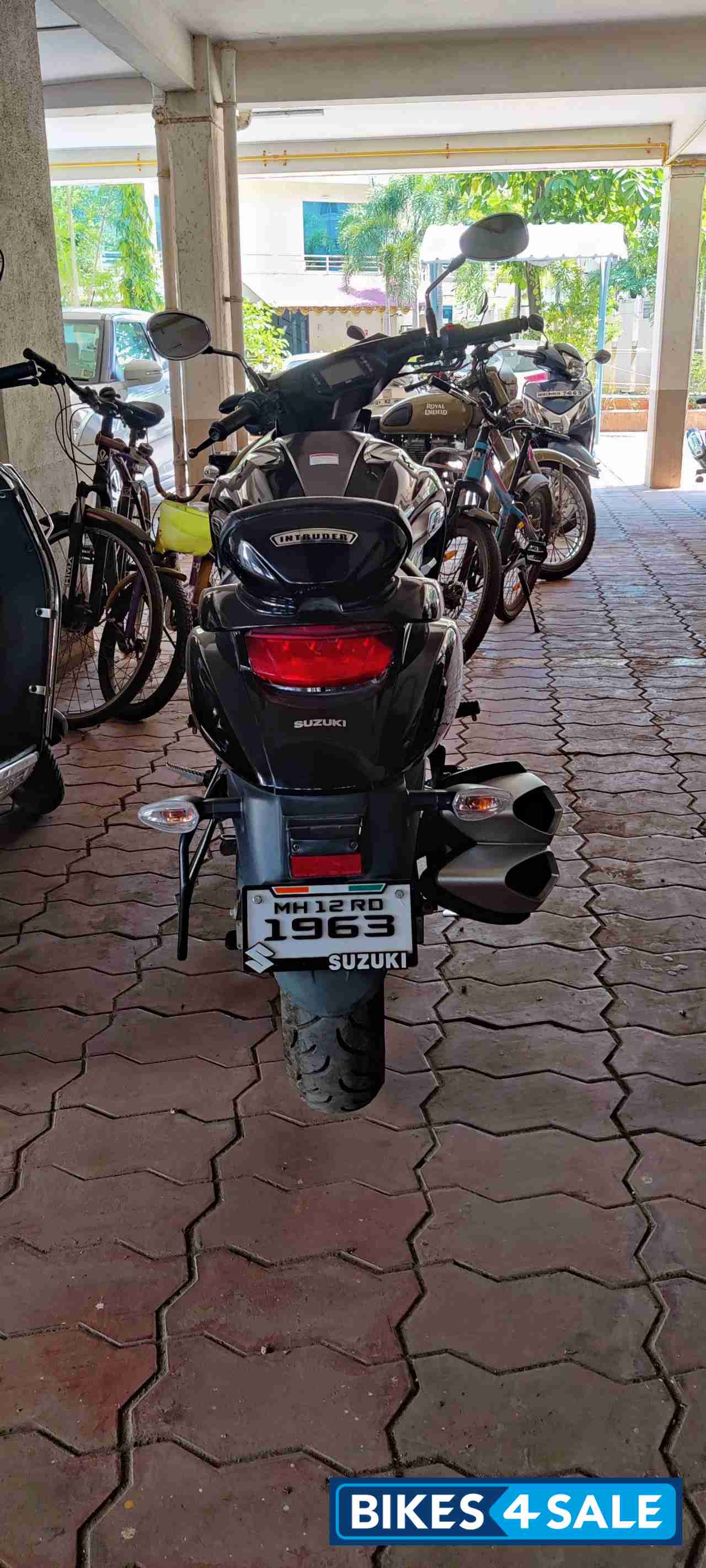 Black Suzuki Intruder 150 FI