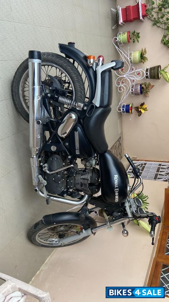 Black Royal Enfield Thunderbird 350