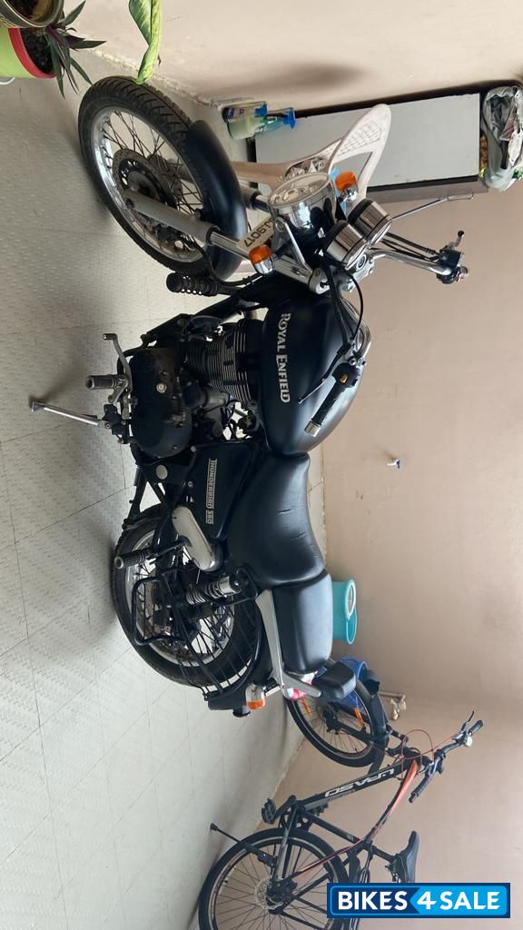 Black Royal Enfield Thunderbird 350