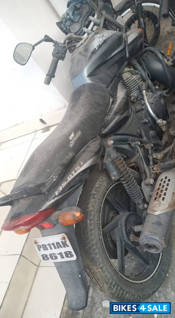 Black Bajaj Discover DTSi 135